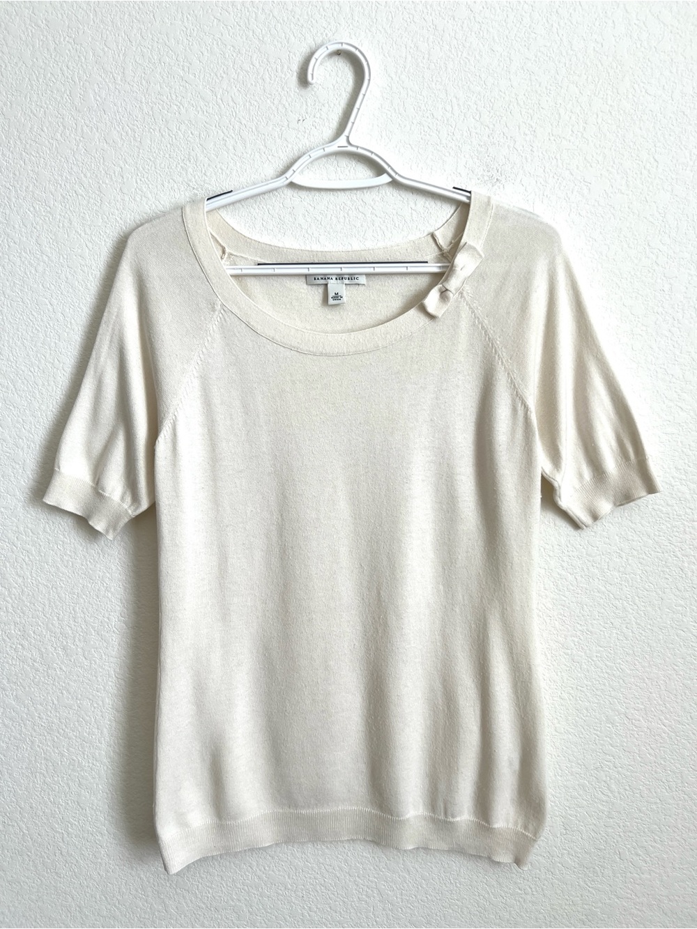 Banana Republic Cream Short Sleeve Knit Top with Neck Bow Silk blend